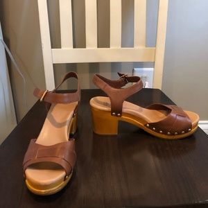 Ugg Wood Block Heal Sandal - Great Condition